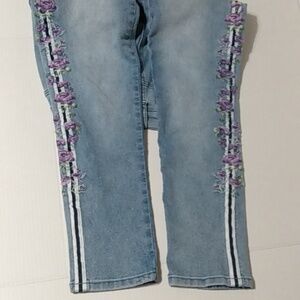 Dg2 Tuxedo Embroidered Lilac Flower Jeans